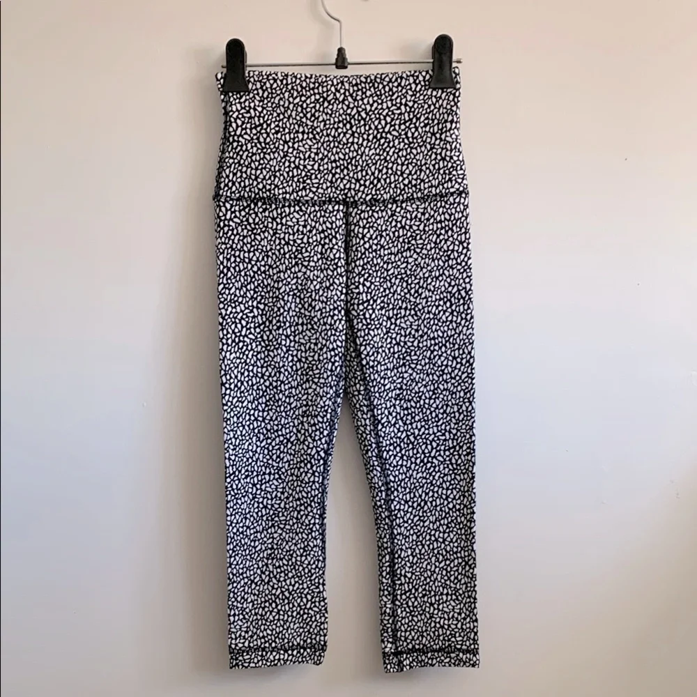 Lululemon women’s Wunder Under Crop Hi-Rise leggings In Miss Mosaic Black size 4 - Picture 3 of 5